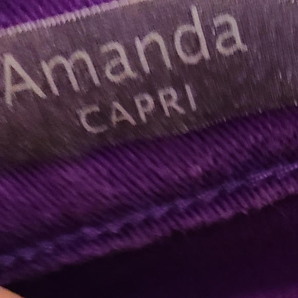 (582) Gloria Vanderbilt Woman's Amanda Classic Capri's, Size: 16 Color: Purple - Picture 7 of 15